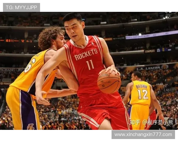 姚明带领火箭苦战爵士展现不屈精神与团队合作的精彩对决